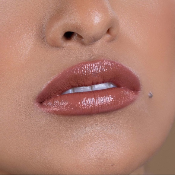 Longwear Demi-Matte Lip Line | Smudge-Proof, Easy Glide, Hydrating, Long-Lasting - Picture 6 of 10